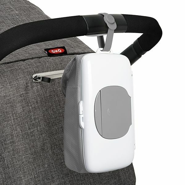 on-the-go-wipes-dispenser-with-diaper-pouch-o1 tot_62100200_1b.jpg