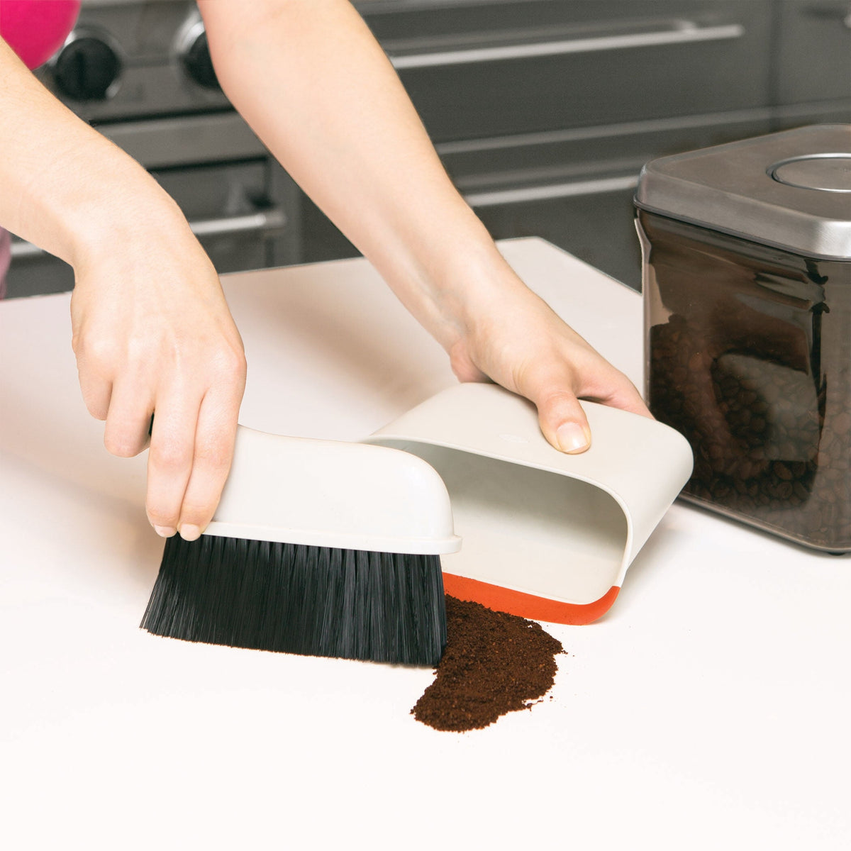 compact-dustpan-and-brush-set-j5 1334280_8_compact_dustpan_brush_set.jpg