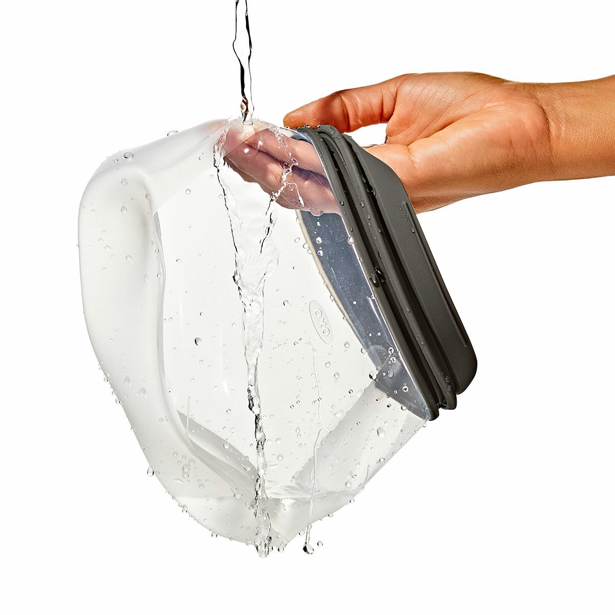 outdoor-silicone-reusable-stand-up-bag-quart-32-oz-o2 9112900_silicone_stand-up_quart_32oz_08.jpg