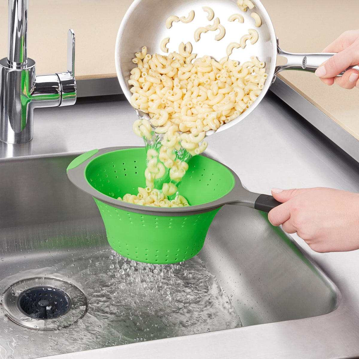 silicone-collapsible-strainer-2-0-qt-g2 gg_11208300_4.jpg