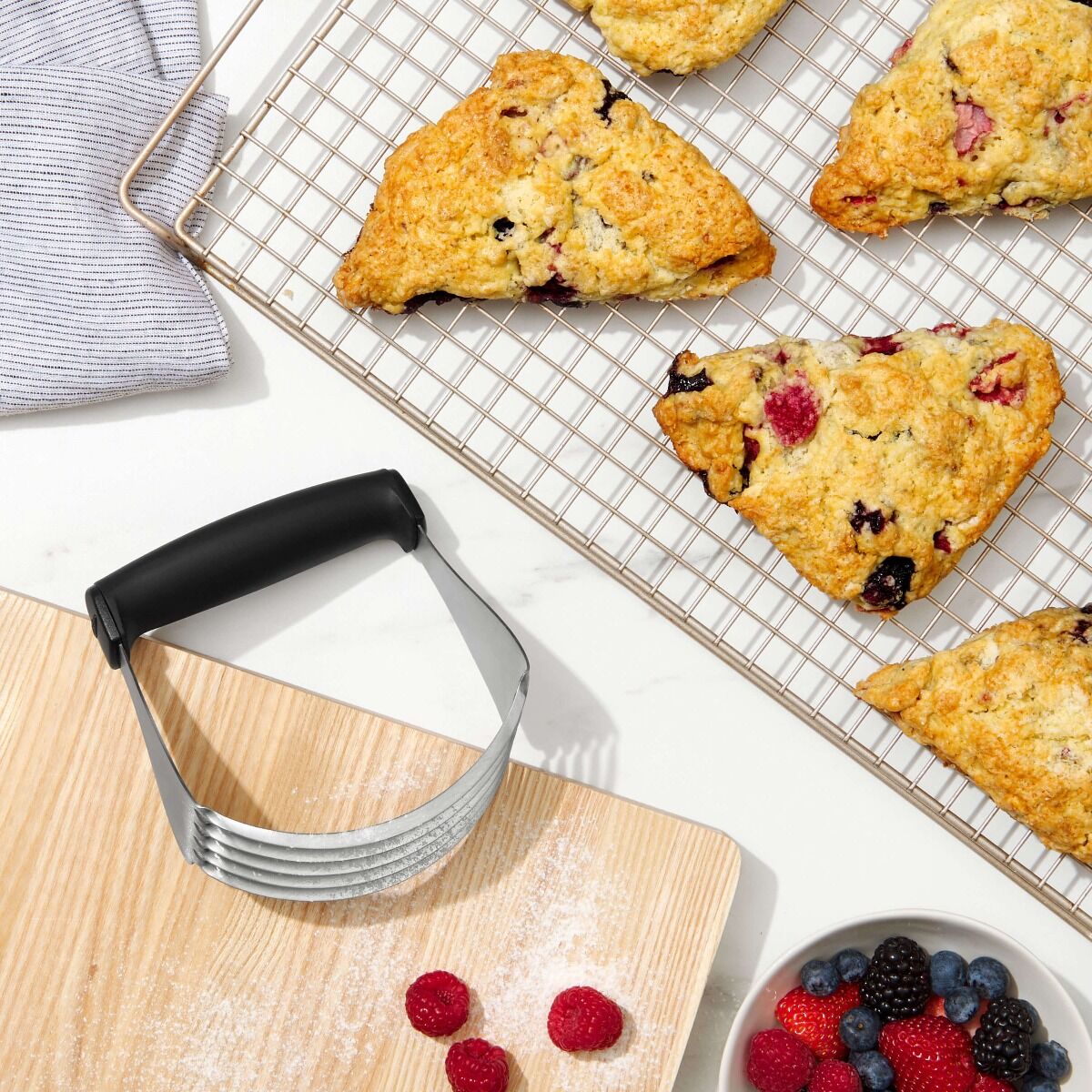 dough-blender-with-blades-a5 gg_1124200_9c_1_.jpg